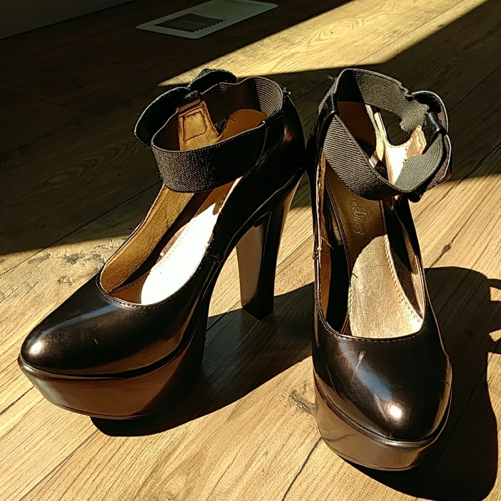 EUC Comfortable Super Tall Heel